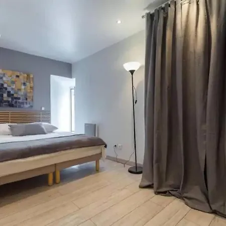 Historic Penthouse, Steps To Appartamento