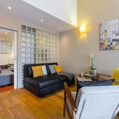 Historic Penthouse, Steps To Apartmán