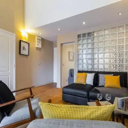 Historic Penthouse, Steps To Appartamento *