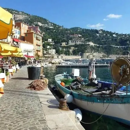 Appartamento Historic Penthouse, Steps To